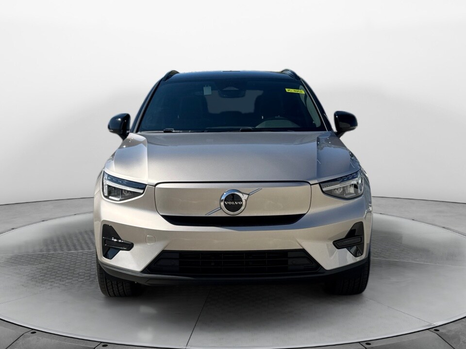 2024 Volvo XC40 Recharge Twin Core photo 2