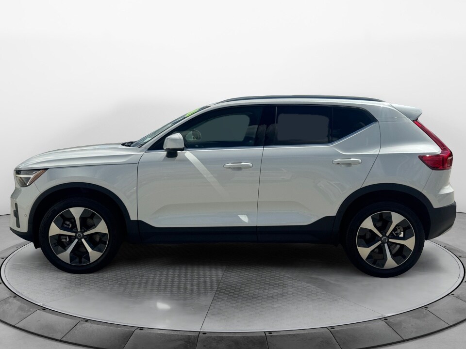 2023 Volvo XC40 Plus photo 4