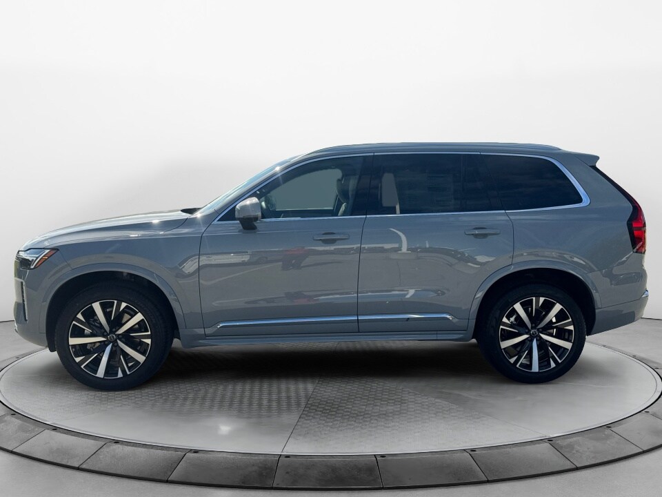 2026 Volvo XC90 Core photo 4
