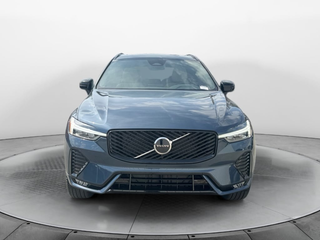 New 2026 Volvo XC60 B5 Core SUV