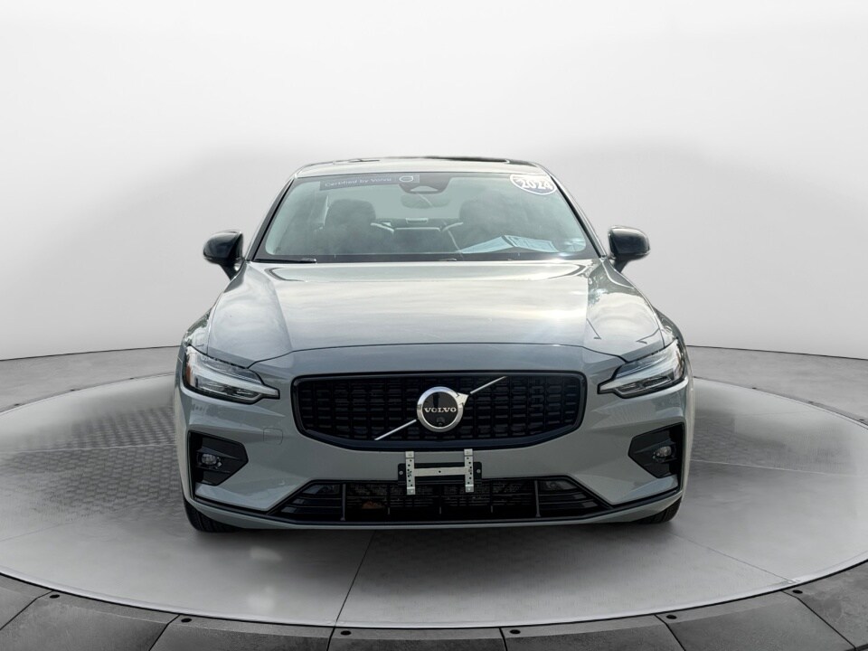 2024 Volvo S60 B5 Plus photo 2