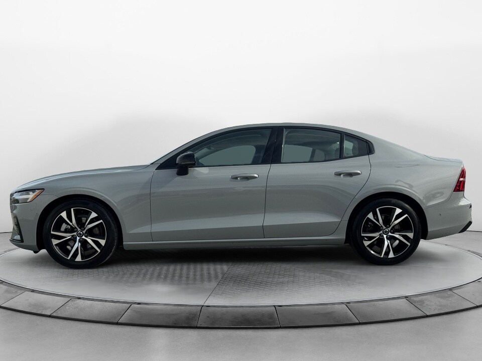 2024 Volvo S60 B5 Plus photo 4