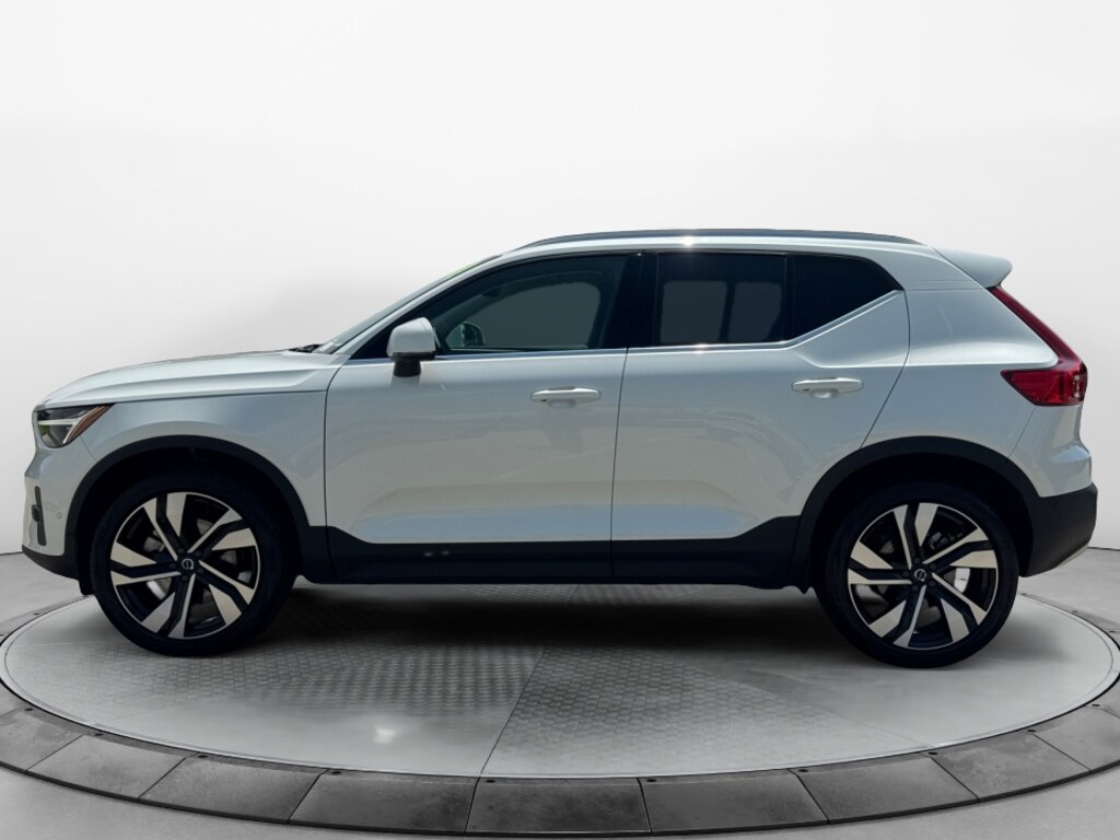 Certified 2023 Volvo XC40 Ultimate Bright Theme SUV