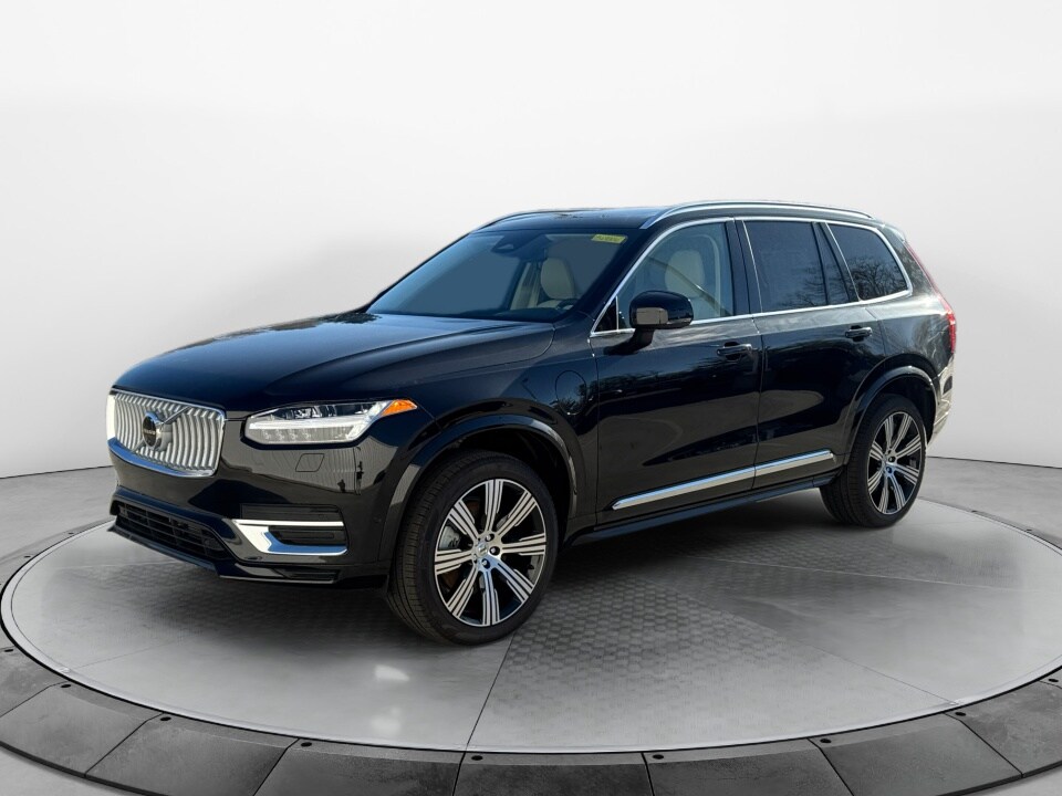 2025 Volvo XC90 T8 Plus photo 3