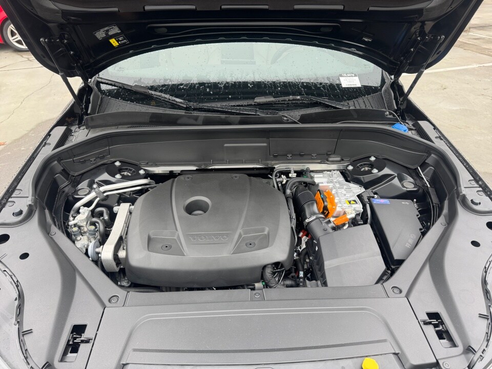 2026 Volvo XC90 Plus - Photo 16