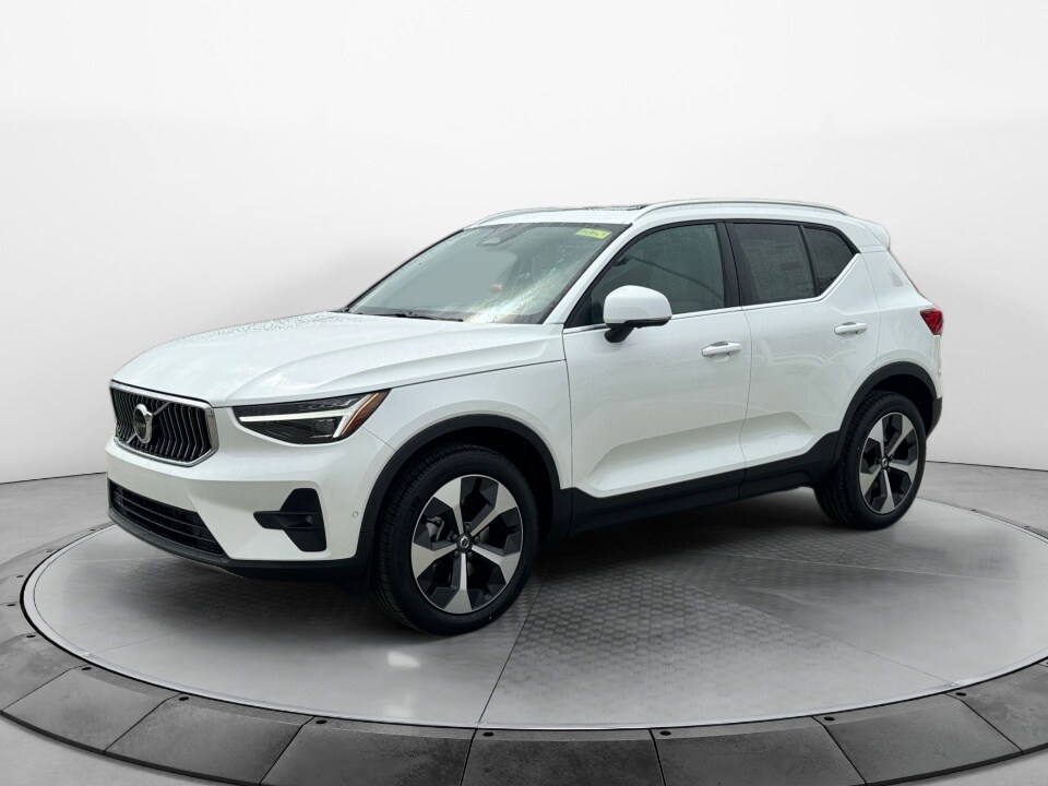 2025 Volvo XC40 Plus photo 3