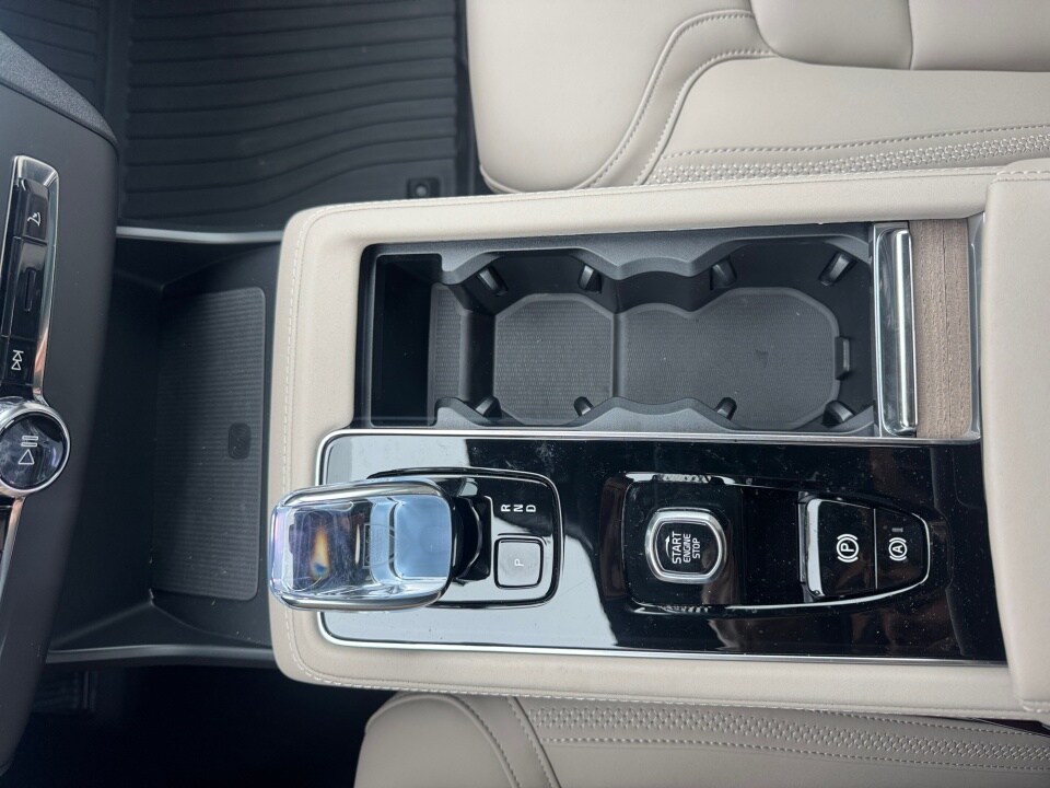 2026 Volvo XC90 Plus - Photo 20