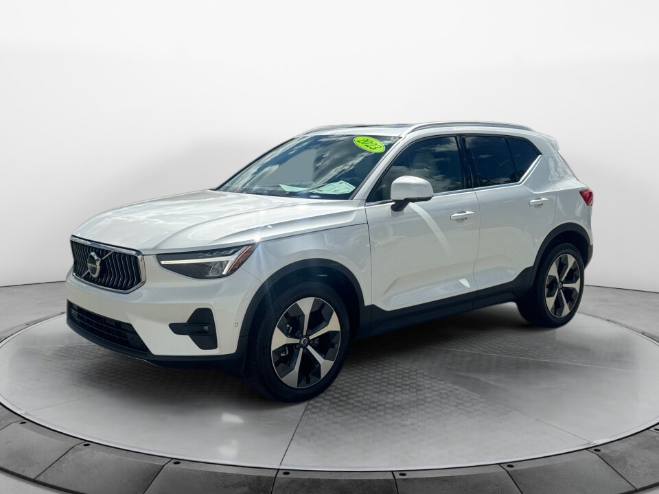 2023 Volvo XC40 Plus photo 3