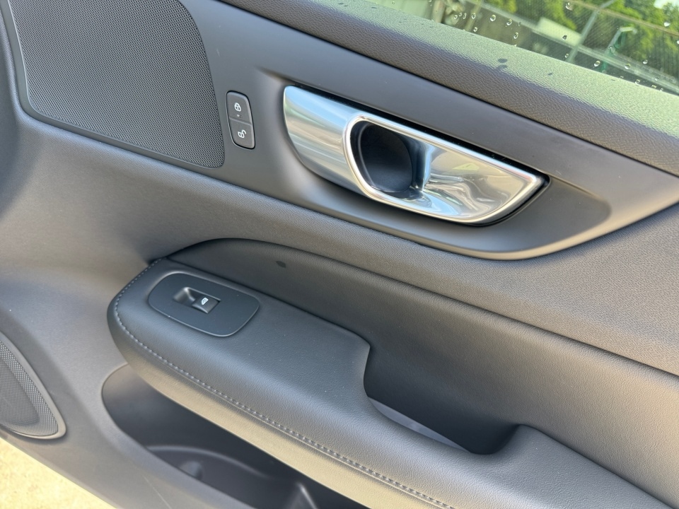 2025 Volvo V60 Cross Country Plus - Photo 31