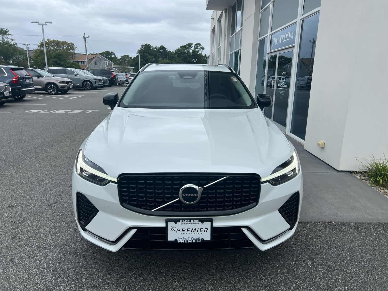 2025 Volvo XC60 B5 Core photo 3