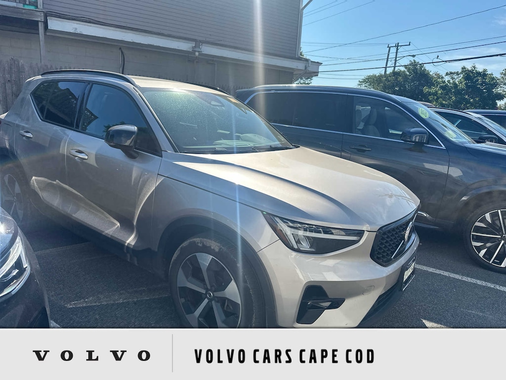 Used 2023 Volvo XC40 B5 AWD Plus Dark SUV