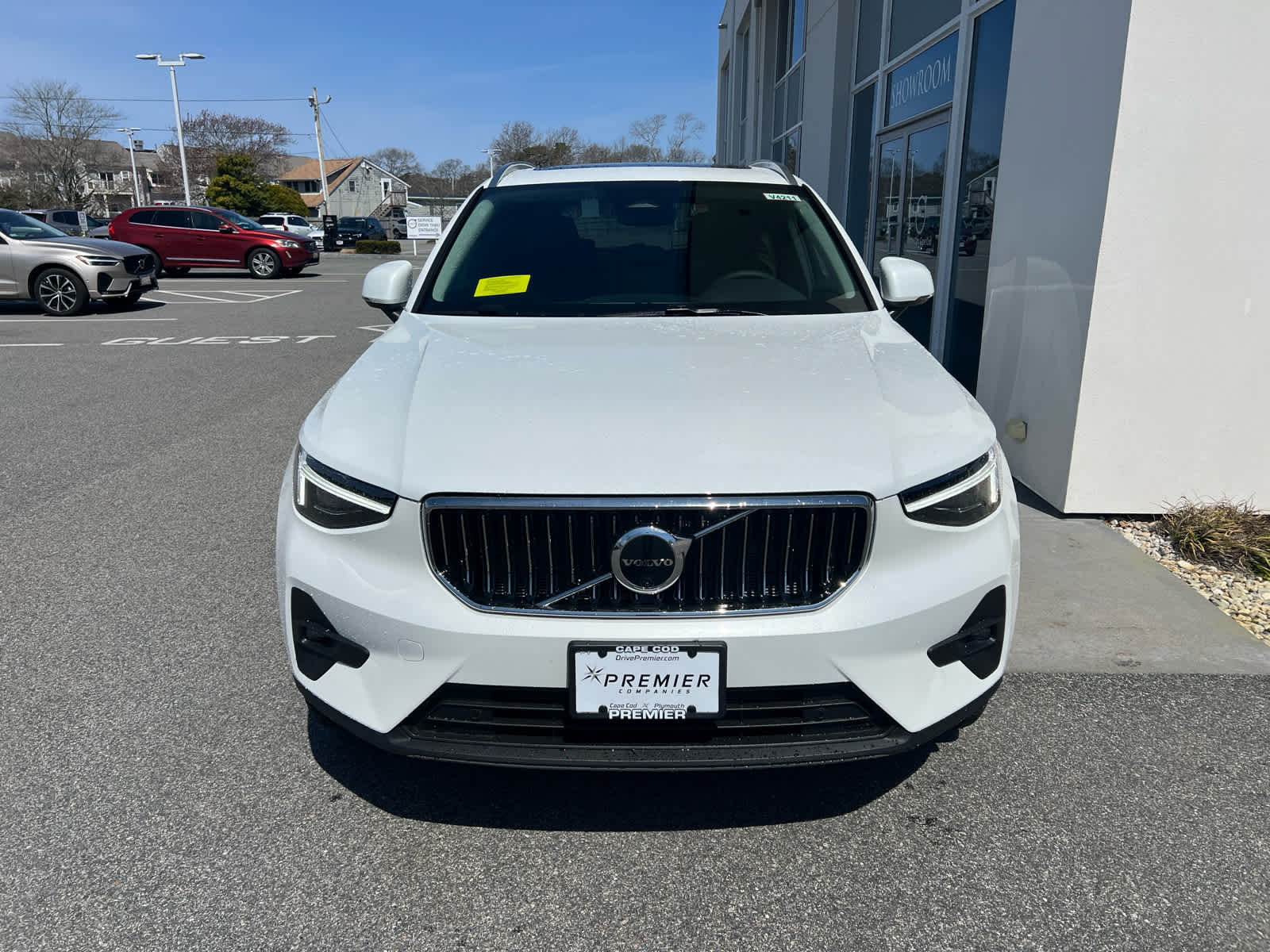 2025 Volvo XC40 Plus photo 3