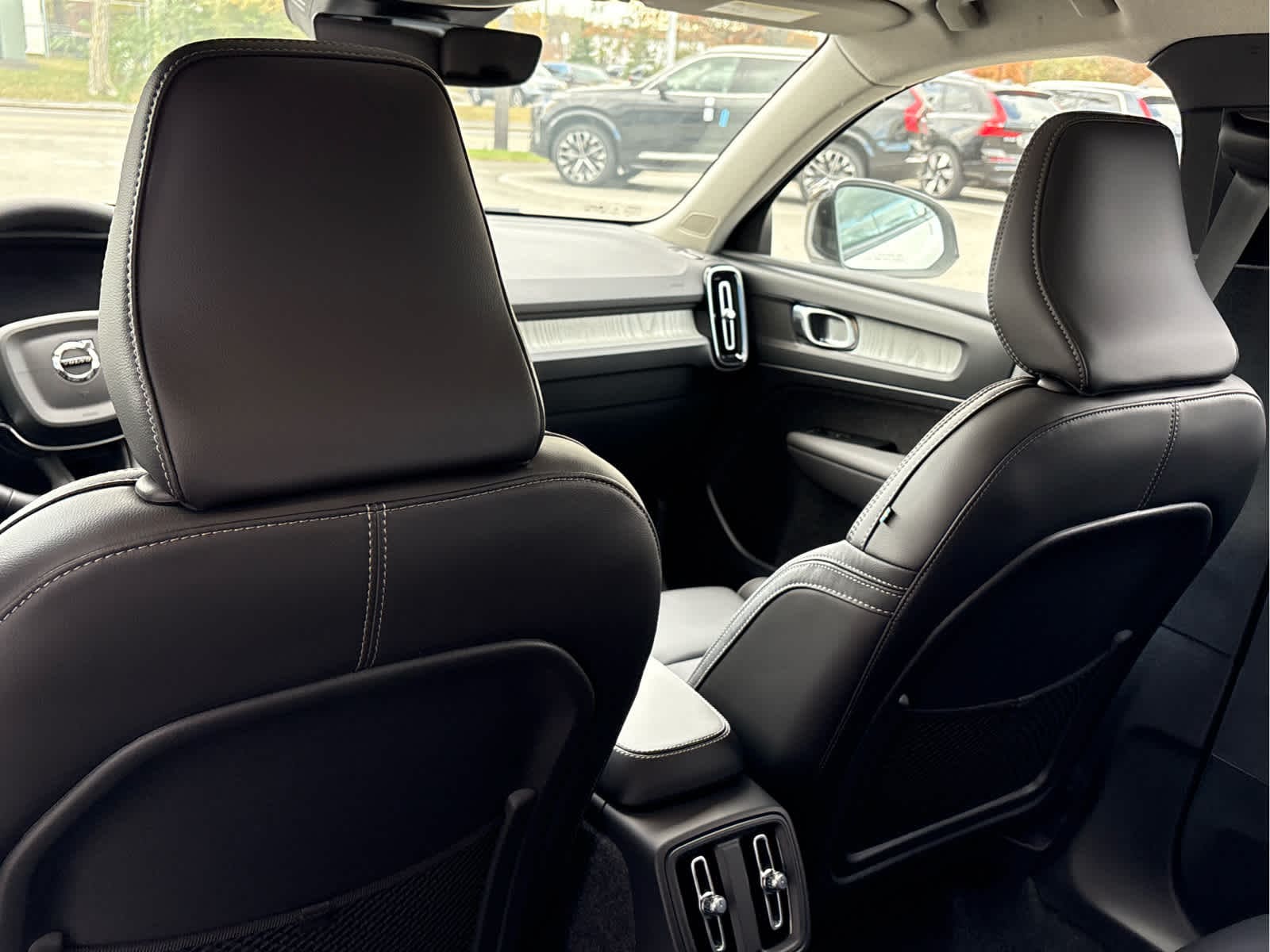 2026 Volvo XC40 Plus - Photo 15