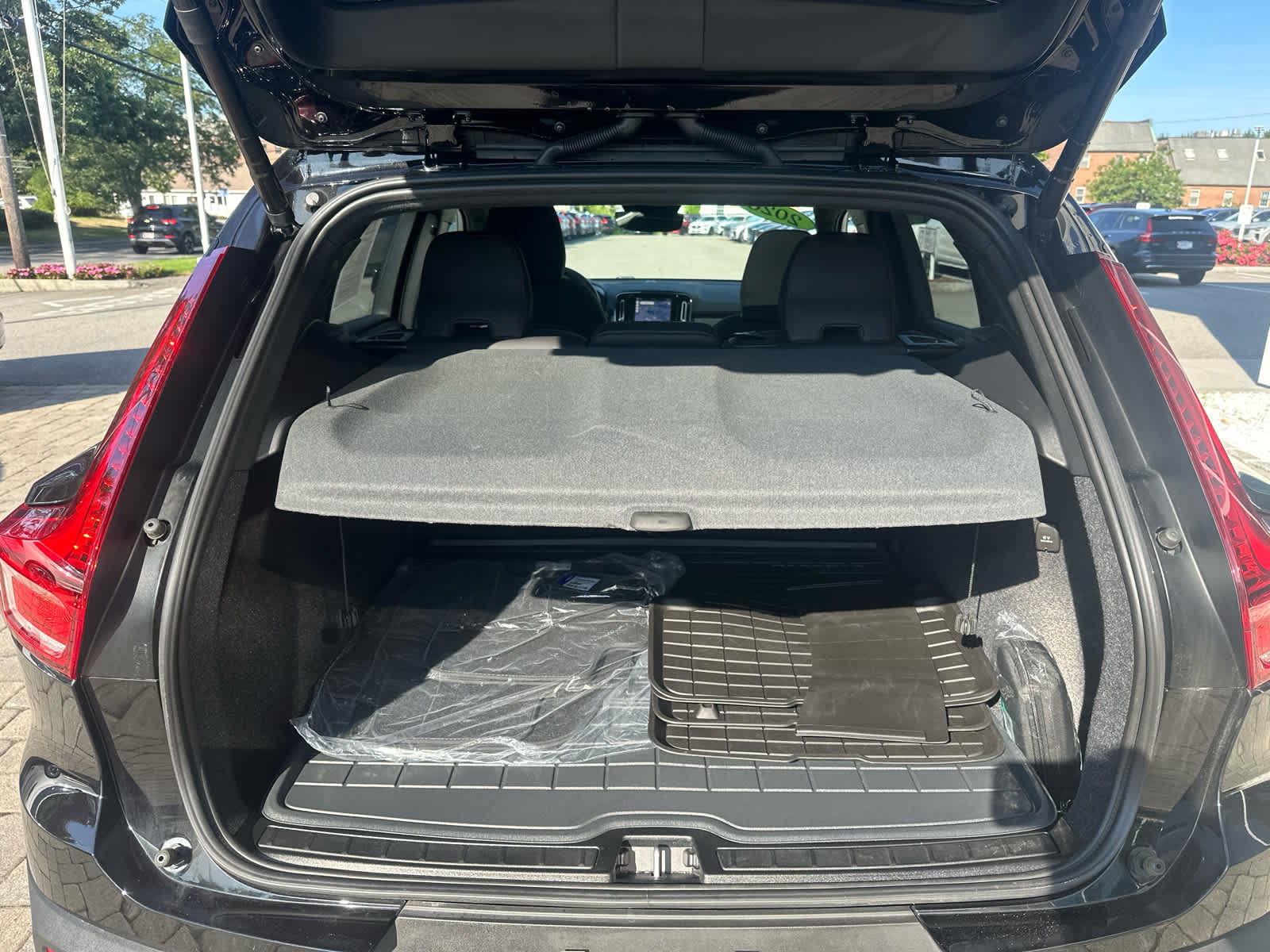 2026 Volvo XC40 Ultra Black Edition - Photo 34
