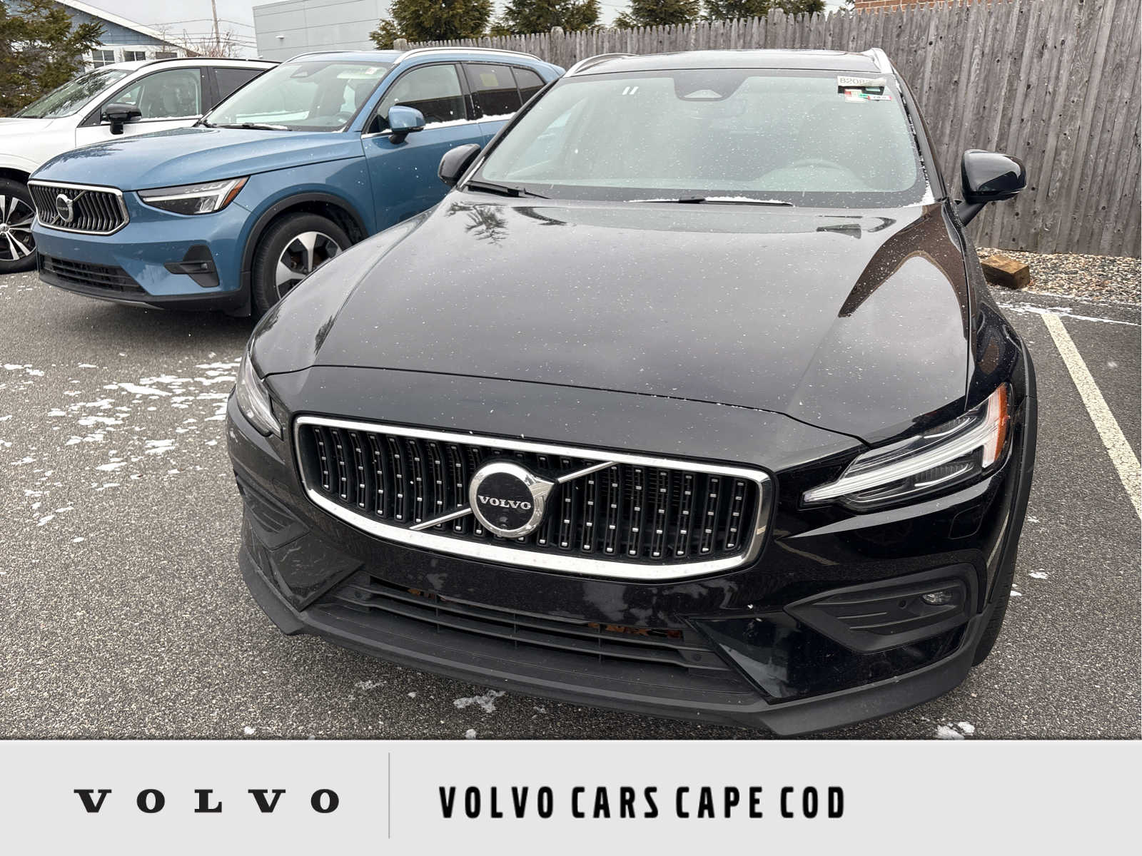2025 Volvo V60 Cross Country Plus's photo