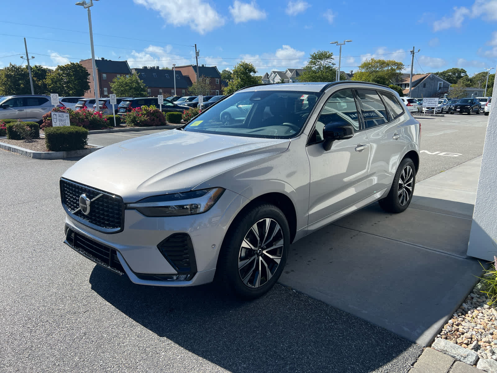 2025 Volvo XC60 B5 Plus photo 4