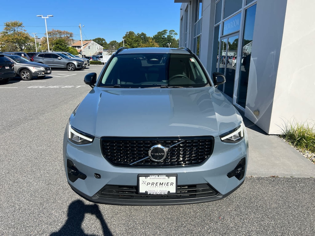 Used 2023 Volvo XC40 B5 AWD Plus Dark SUV