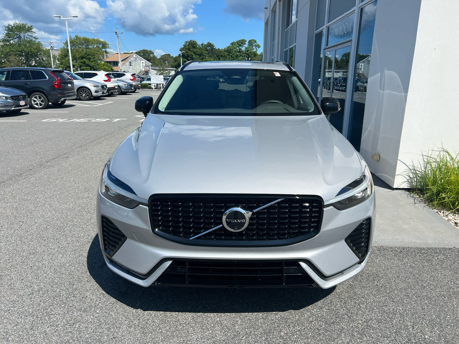 2025 Volvo XC60 B5 Plus photo 3
