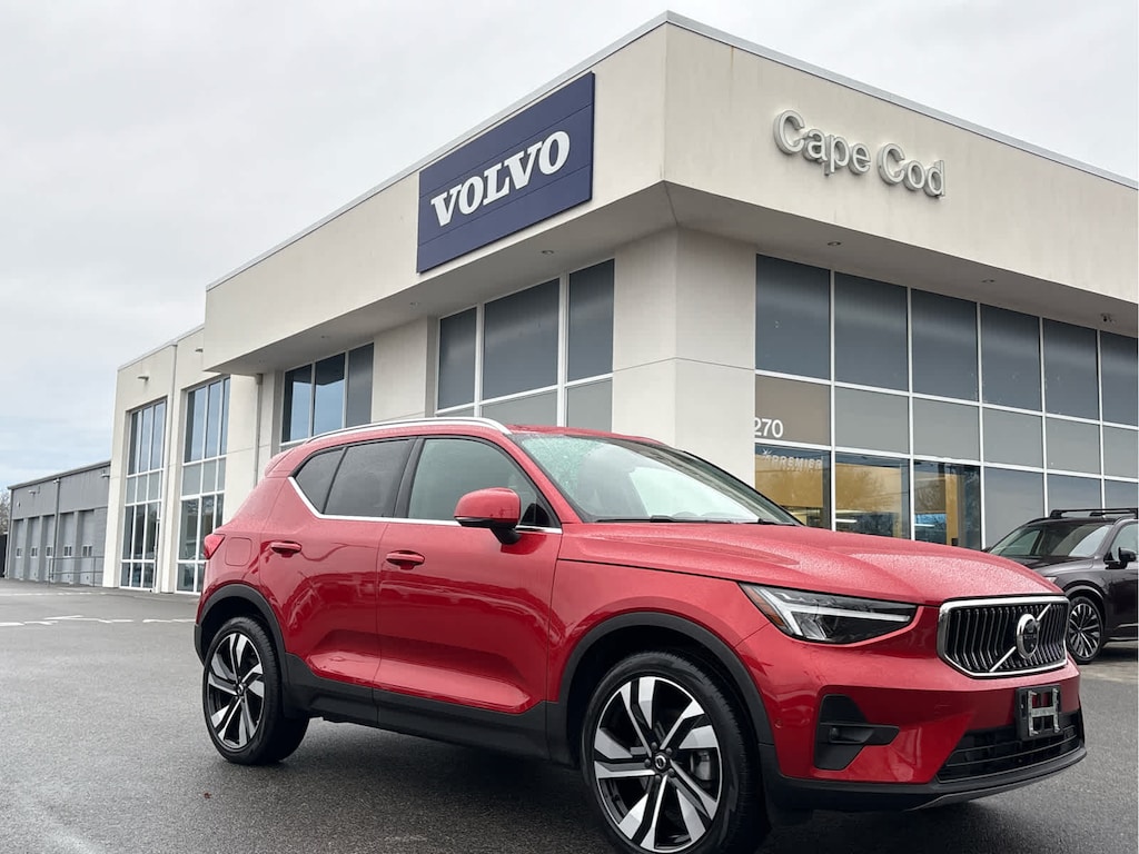 Used 2023 Volvo XC40 B5 AWD Plus Bright SUV