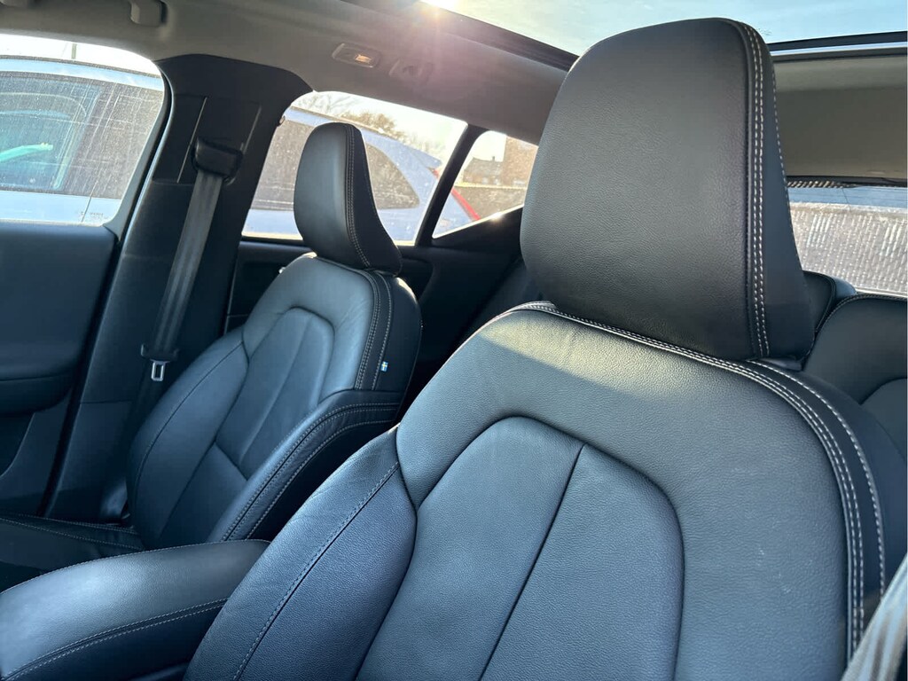 Used 2023 Volvo XC40 B5 AWD Ultimate Bright SUV