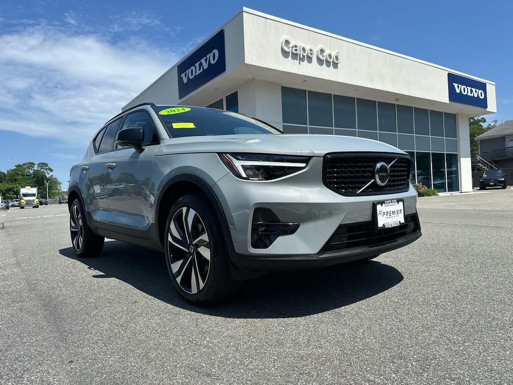 Used 2024 Volvo XC40 B5 Plus Dark SUV