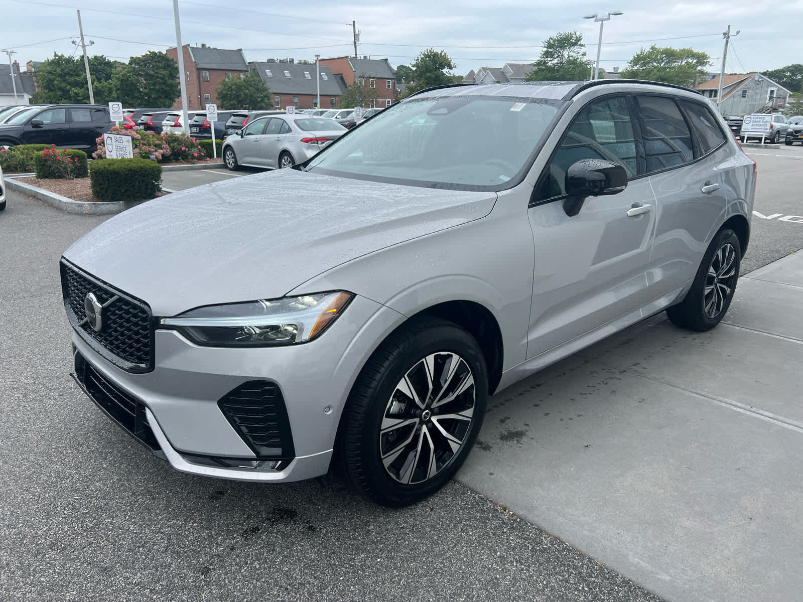 2025 Volvo XC60 B5 Plus photo 4