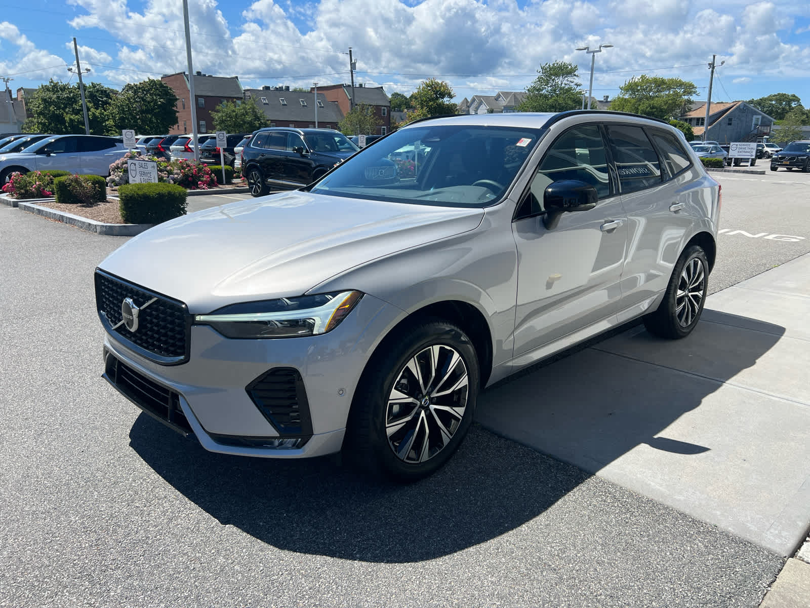 2025 Volvo XC60 B5 Plus photo 4