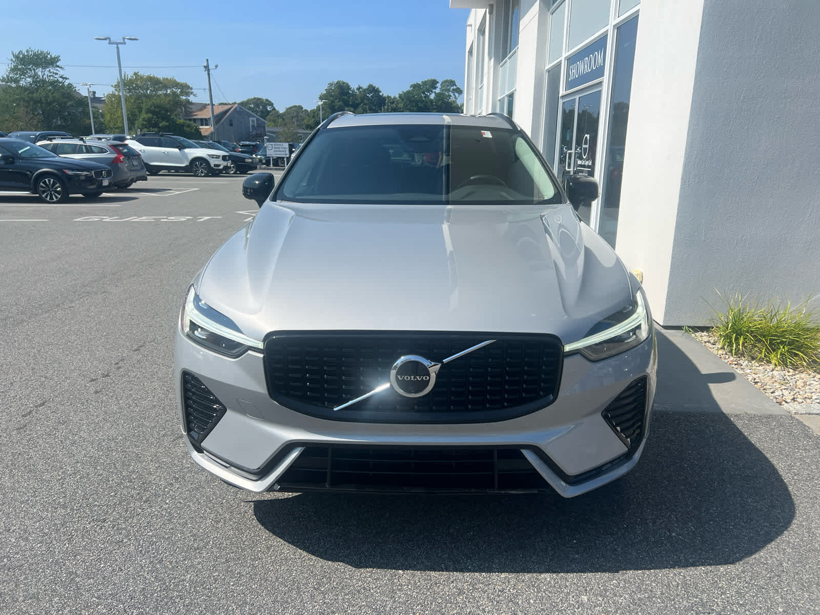 2025 Volvo XC60 B5 Plus photo 3