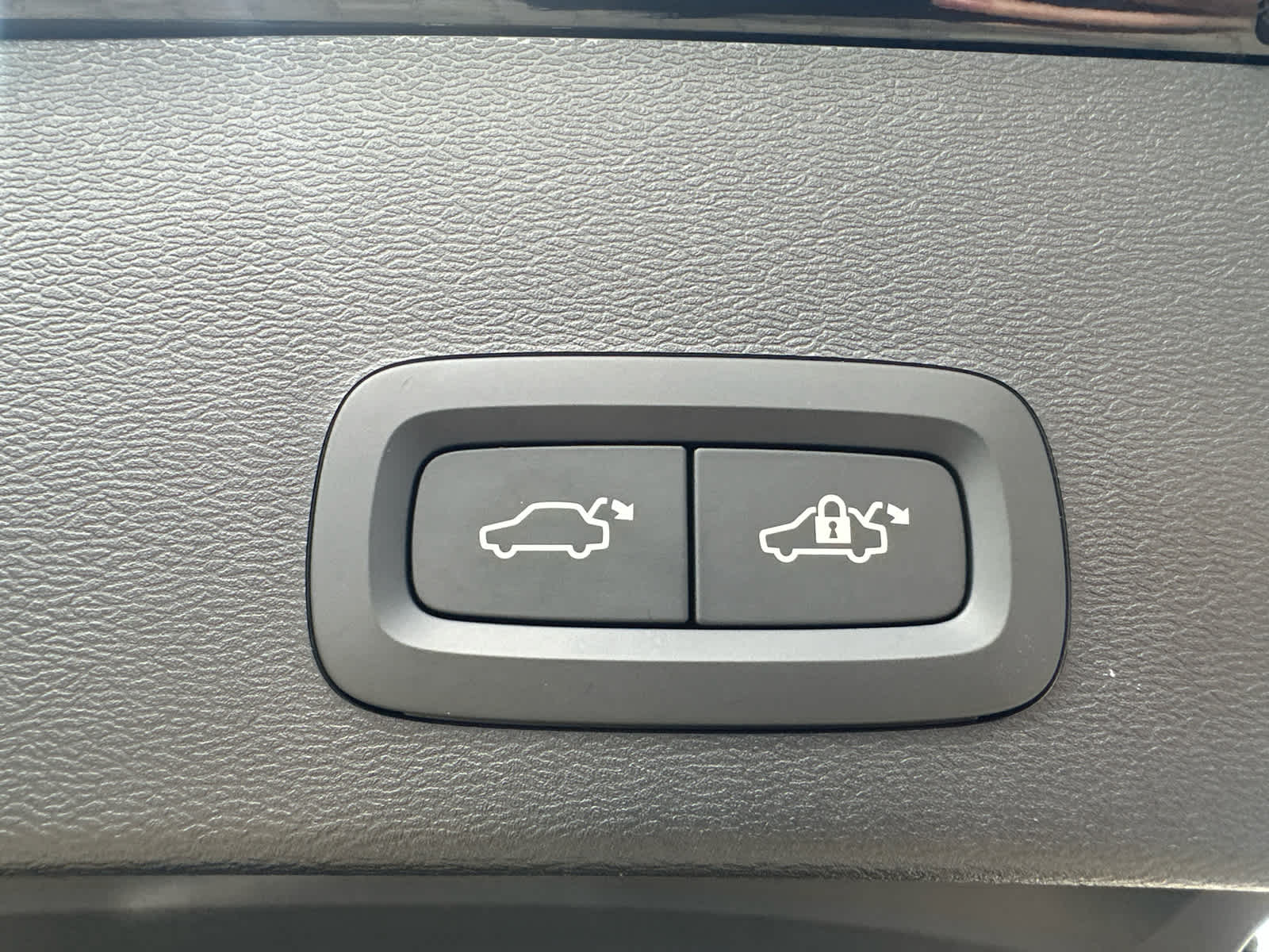 2026 Volvo XC40 Core - Photo 35