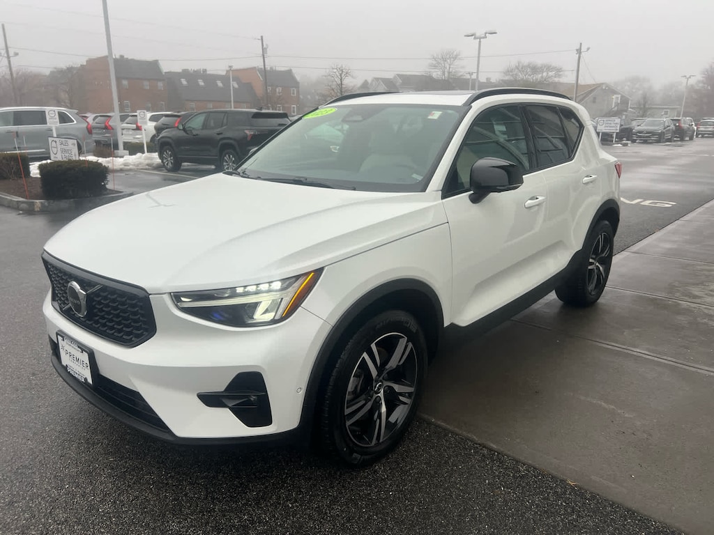 Used 2023 Volvo XC40 B5 AWD Plus Dark SUV