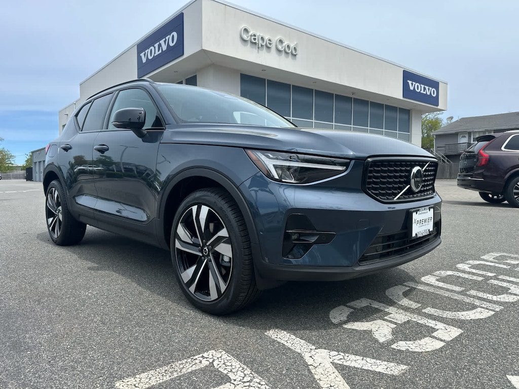New 2026 Volvo XC40 B5 Plus SUV