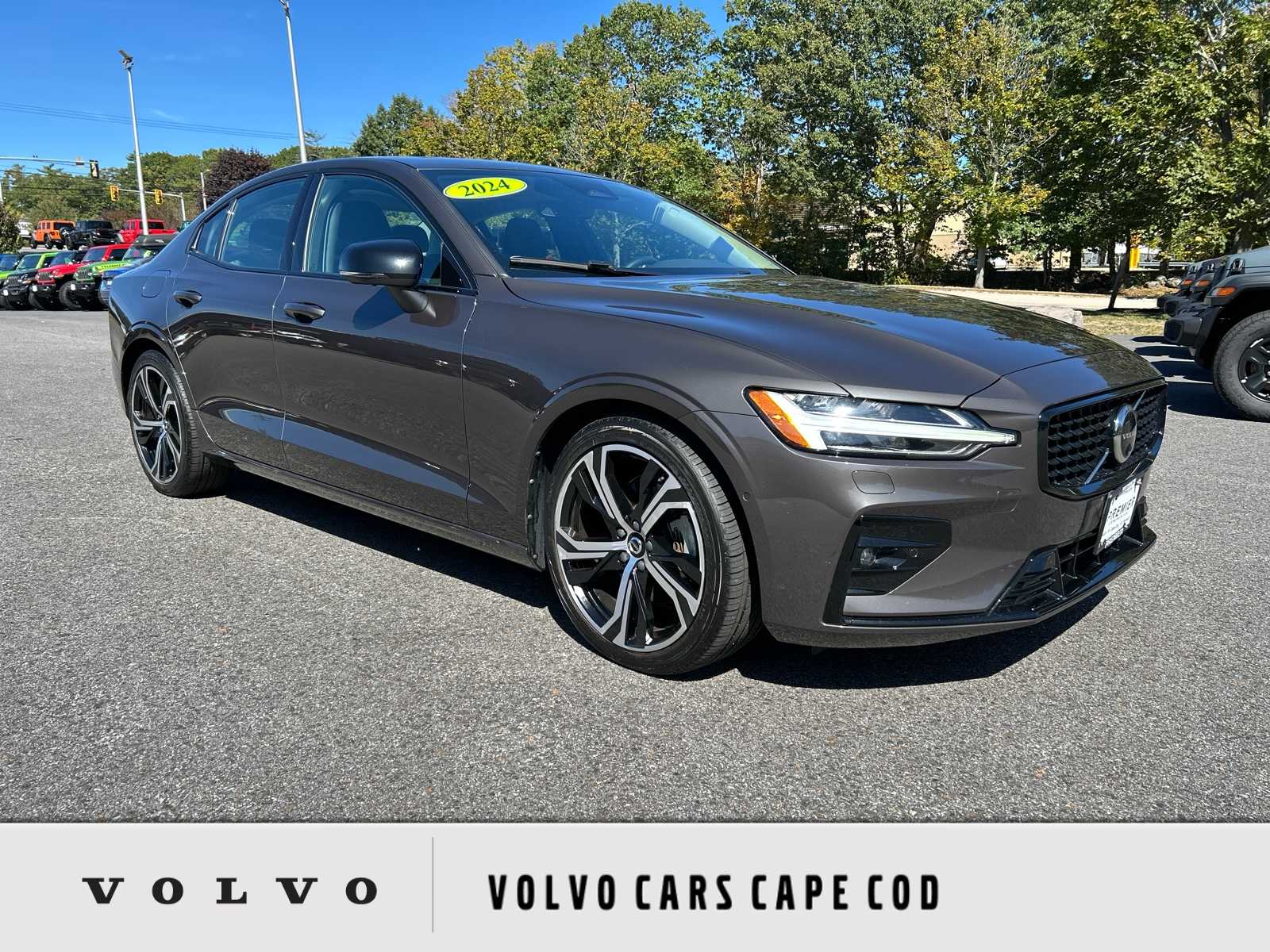 2024 Volvo S60 Plus's photo