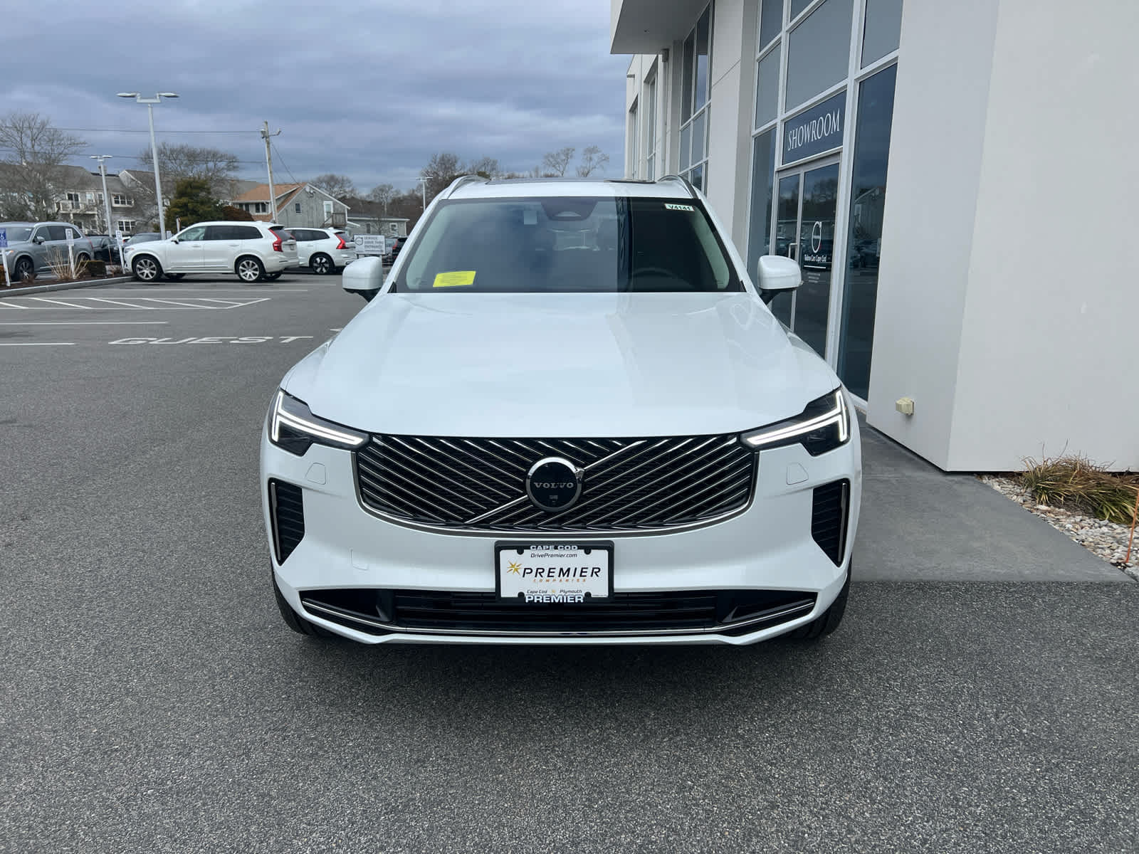 2025 Volvo XC90 T8 Plus photo 2