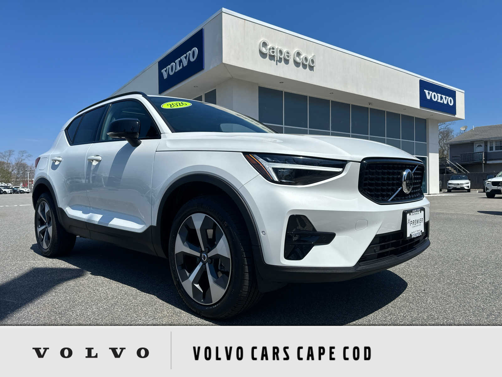2026 Volvo XC40 B5 Plus Dark AWD's photo