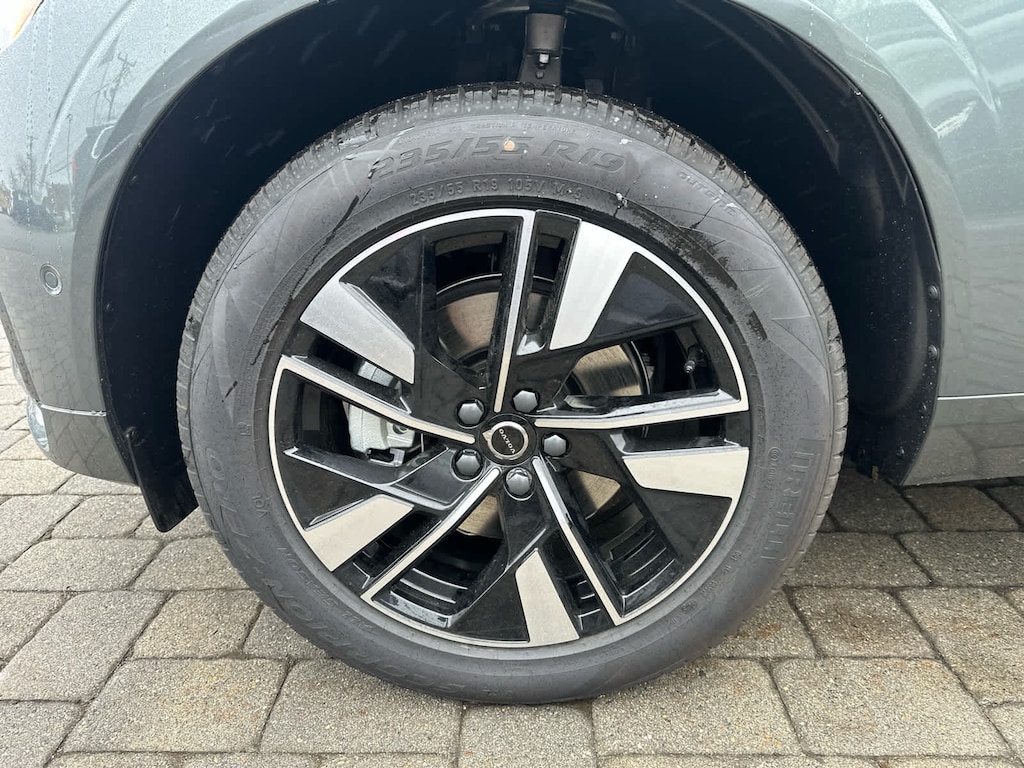 New 2026 Volvo XC60 B5 Plus SUV