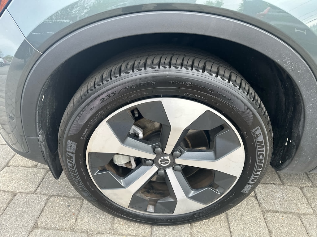 Certified 2026 Volvo XC40 B5 Plus SUV