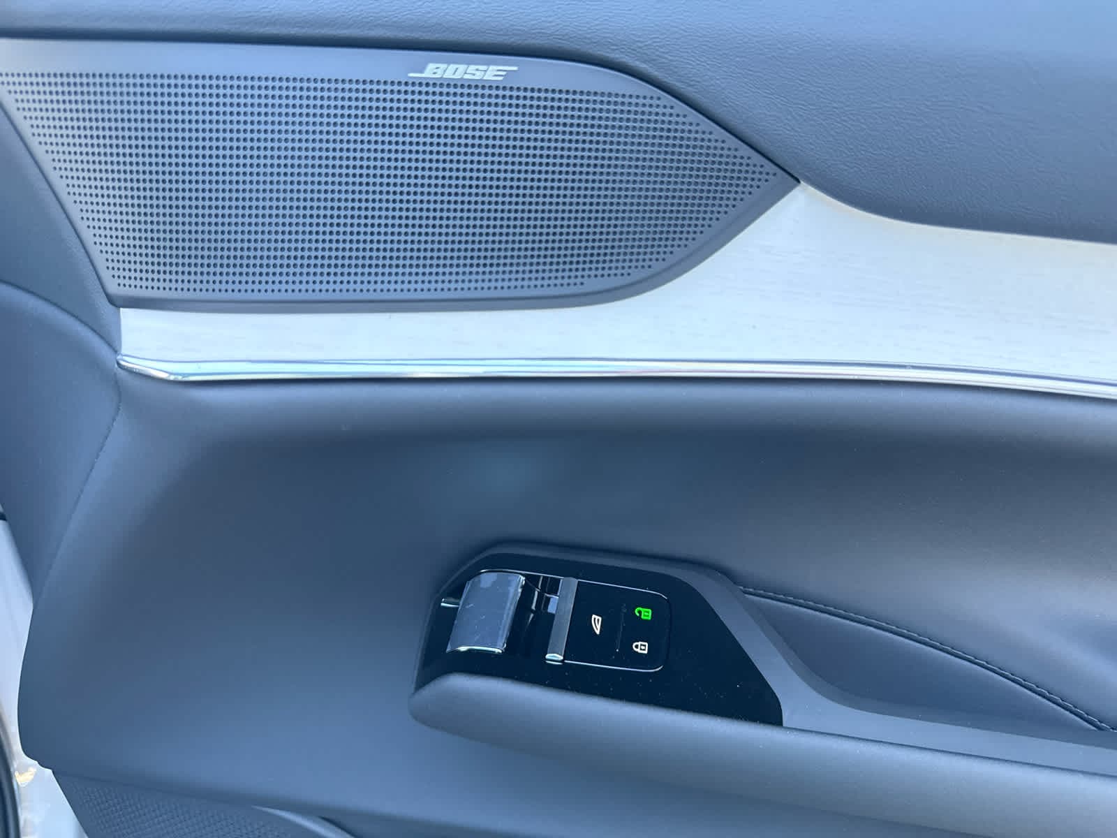 2025 Volvo EX90 Ultra - Photo 30