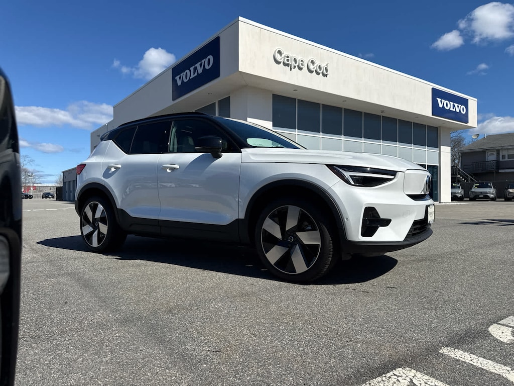 New 2026 Volvo EX40 Single Motor Extended Range Plus SUV