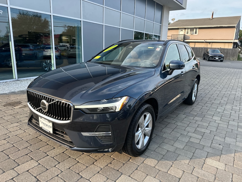 Used 2022 Volvo XC60 B5 AWD Momentum SUV