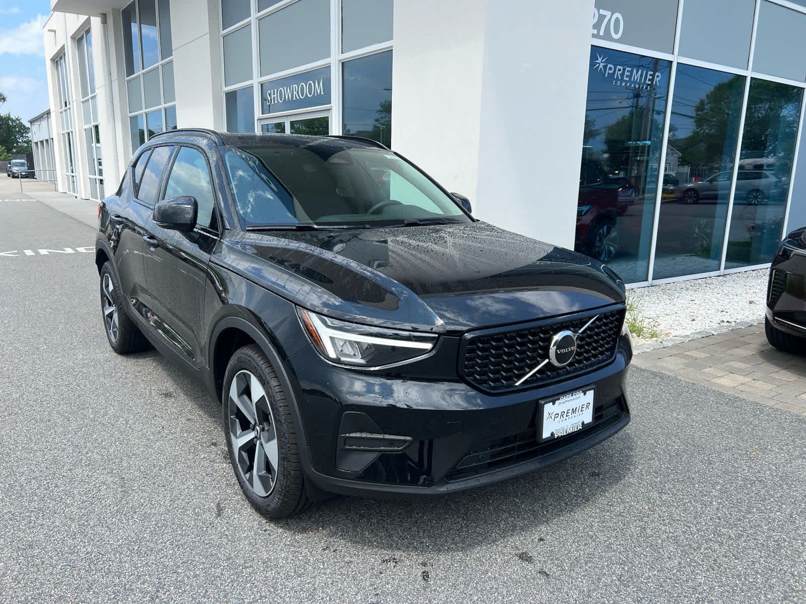 2026 Volvo XC40 Core photo 2