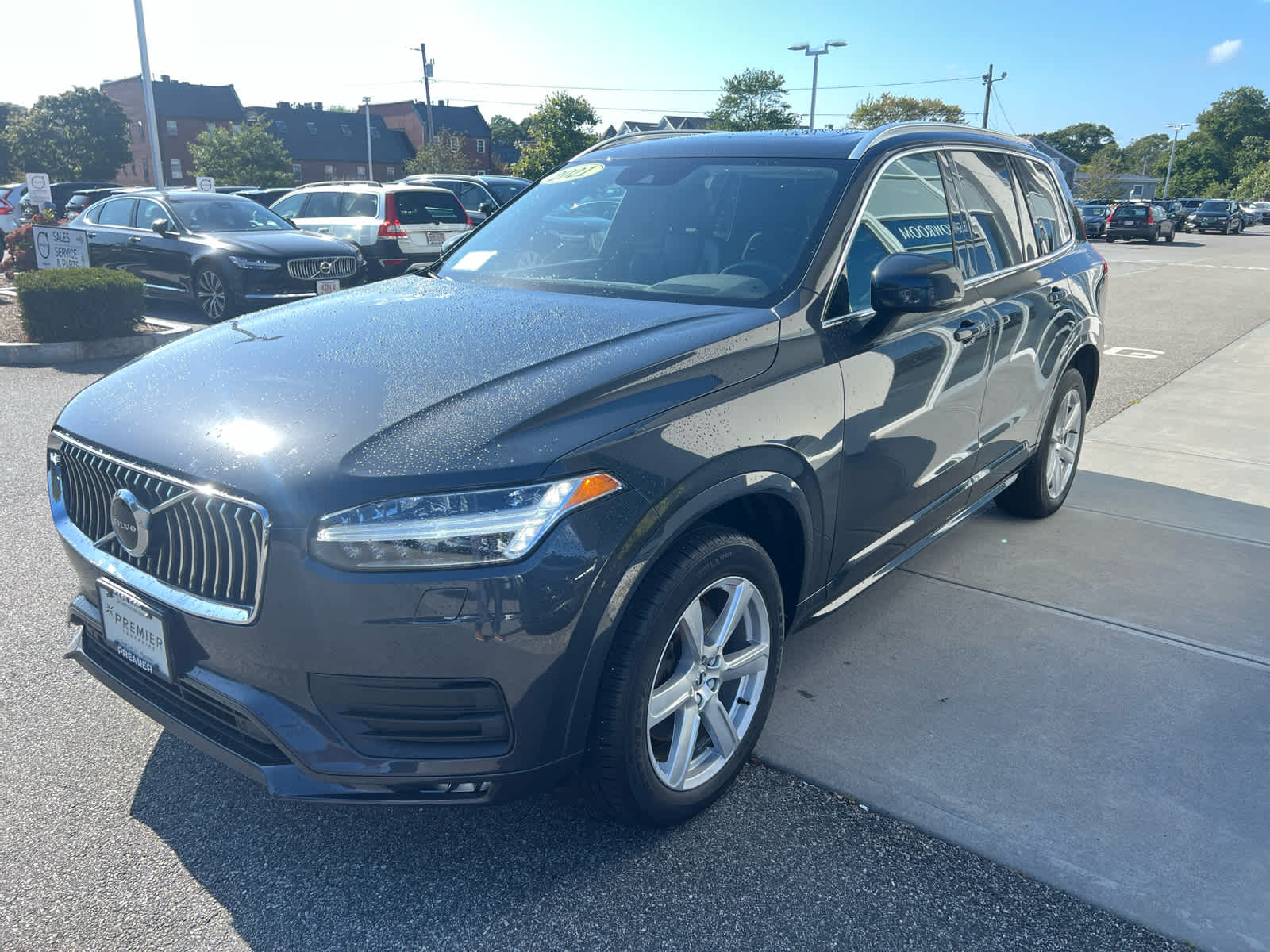 2021 Volvo XC90 T6 Momentum photo 3