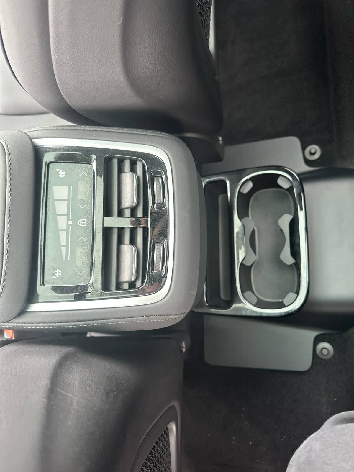 2026 Volvo XC90 Plus - Photo 29