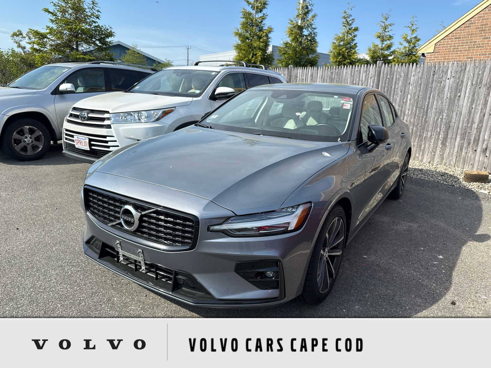 2021 Volvo S60 T5 Momentum's photo