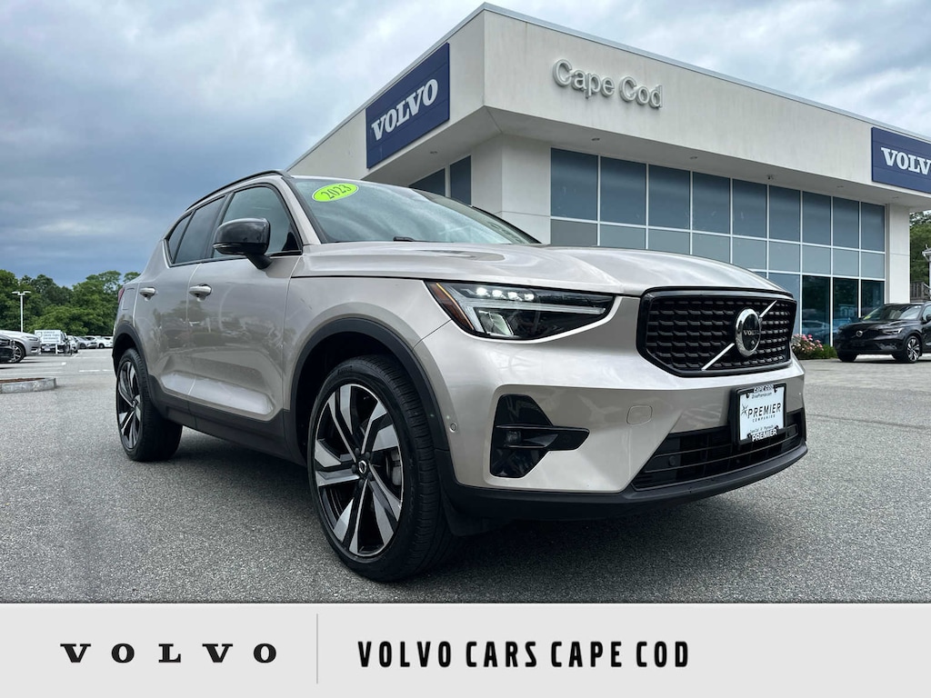 Used 2023 Volvo XC40 B5 AWD Plus Dark SUV