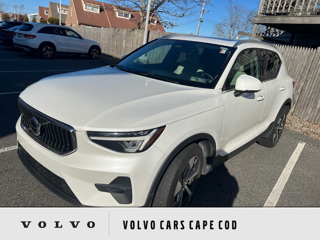 Used 2023 Volvo XC40 B5 AWD Plus Bright SUV