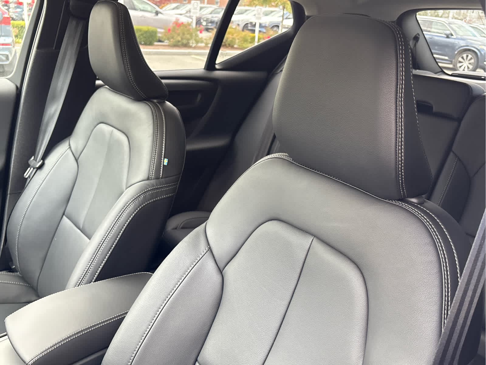 2026 Volvo XC40 Plus - Photo 12