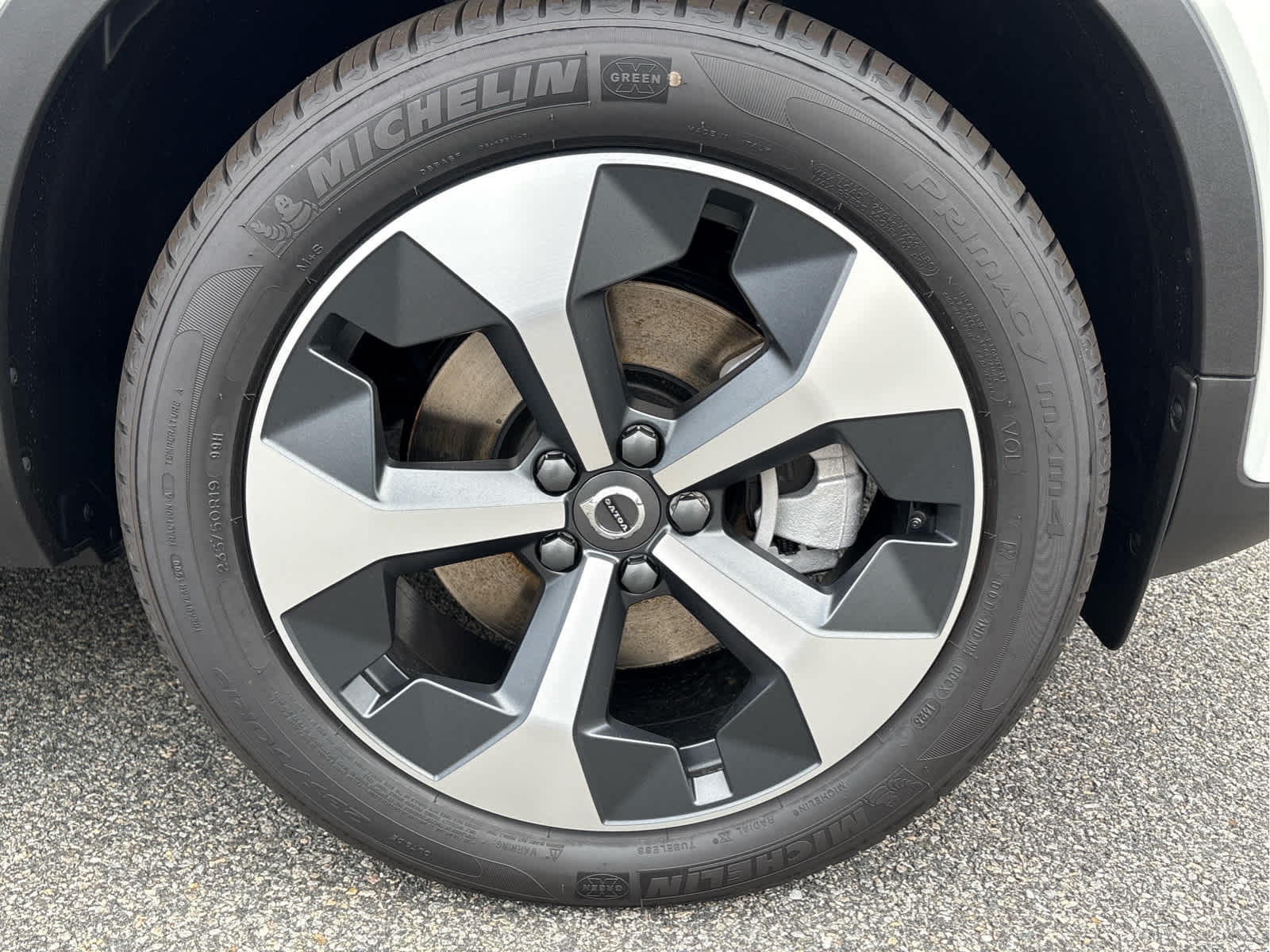 2026 Volvo XC40 Plus - Photo 9
