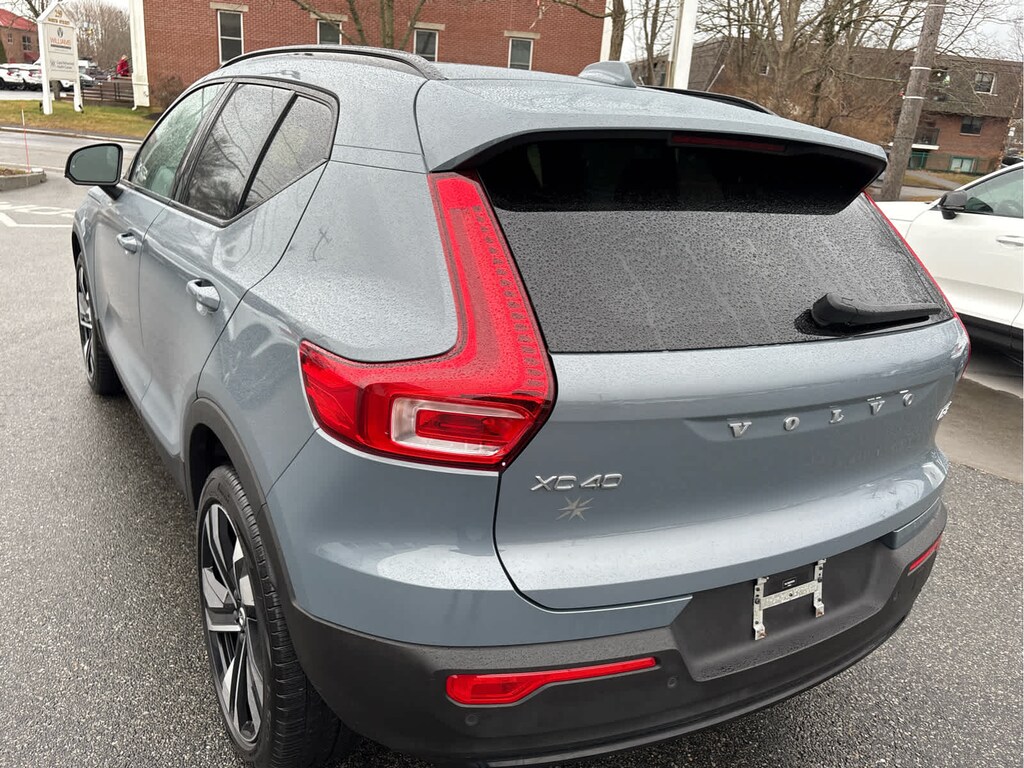 Used 2023 Volvo XC40 B5 AWD Plus Dark SUV