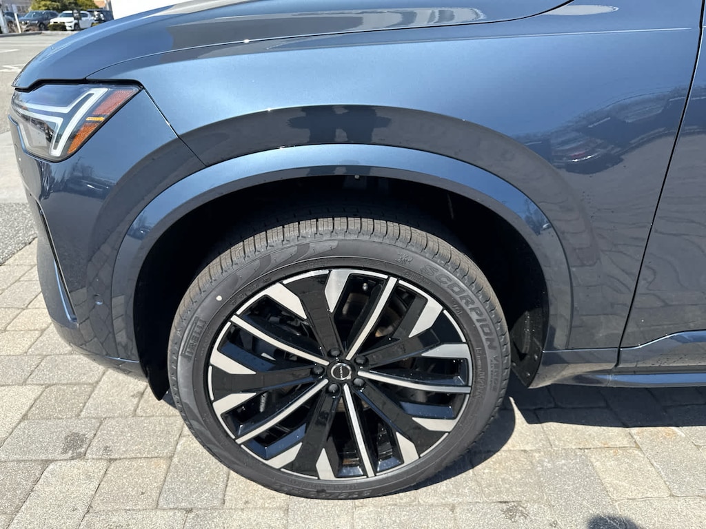 New 2026 Volvo XC90 B6 Ultra Dark Theme 6-Seater SUV