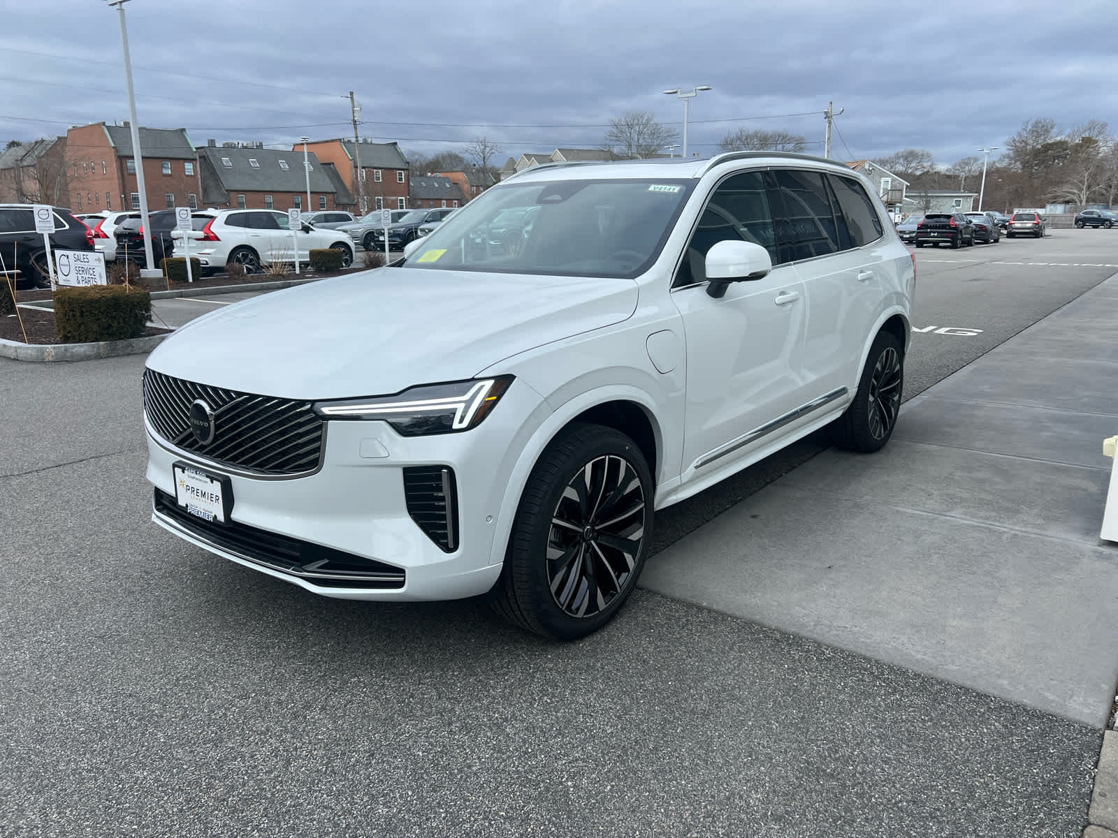 2025 Volvo XC90 T8 Plus photo 4